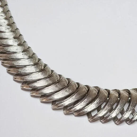 Vintage Statement Necklace Silver Tone Textured Fishbone Style Choker 22" - Picture 2 of 6